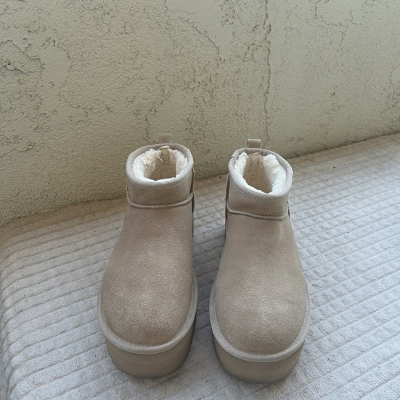 UGG Classic Ultra Mini Platform - Picture 5 of 5
